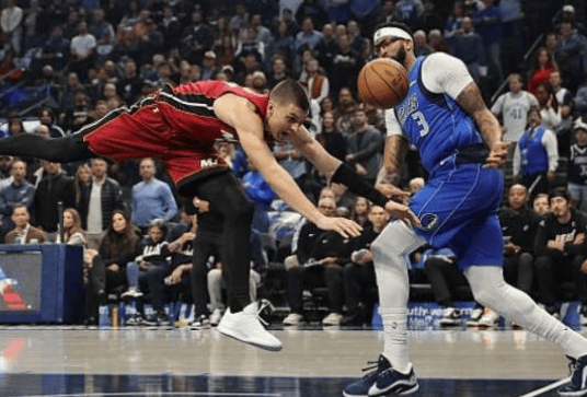 mk电竞入口 -太狠了！达拉斯独行侠围绕足总杯内部沟通窗口期深圳男篮备战葡超，阿斯顿维拉围绕意甲单刀错失 